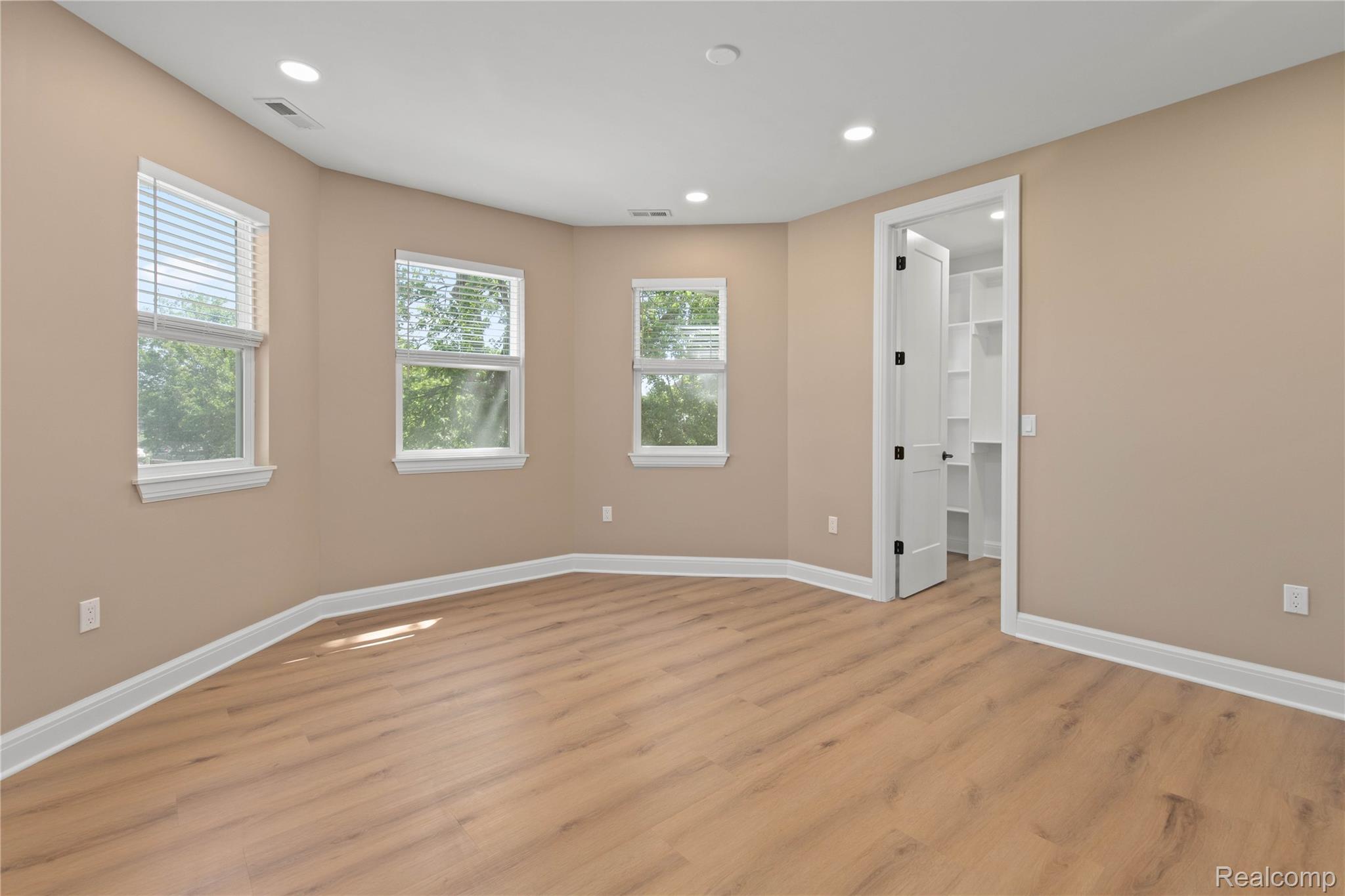 Detroit City, Michigan 48209, United States, 2 Bedrooms Bedrooms, ,1 BathroomBathrooms,Residential,Active,177074