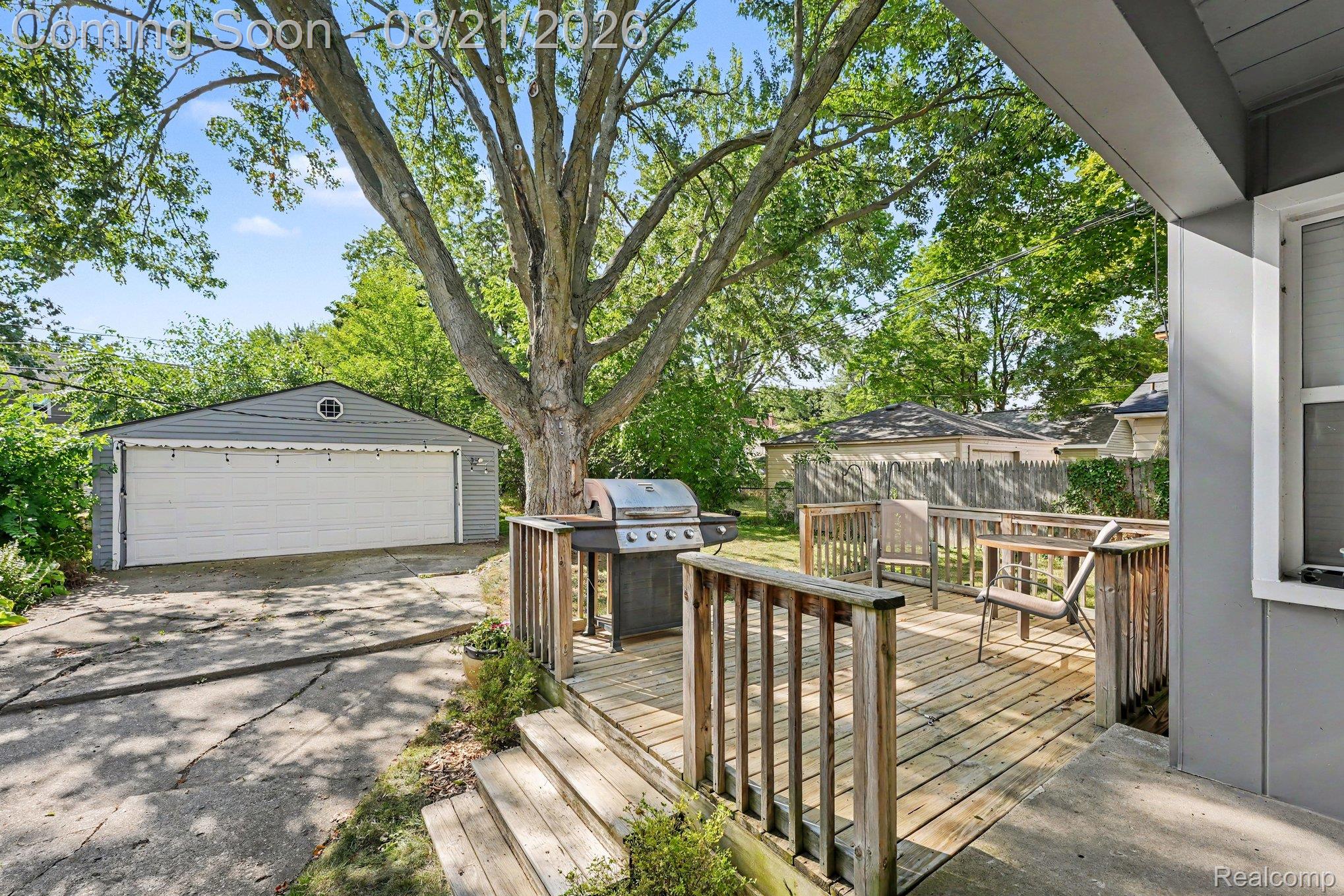 2327 Oakshire Avenue