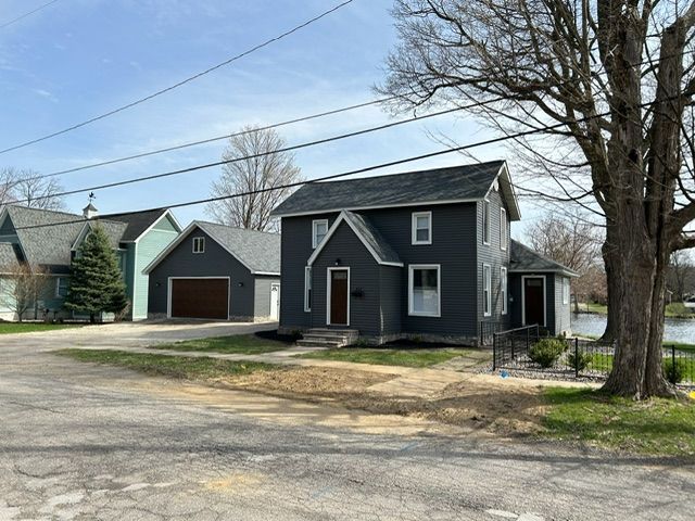 412 E ELLEN Street