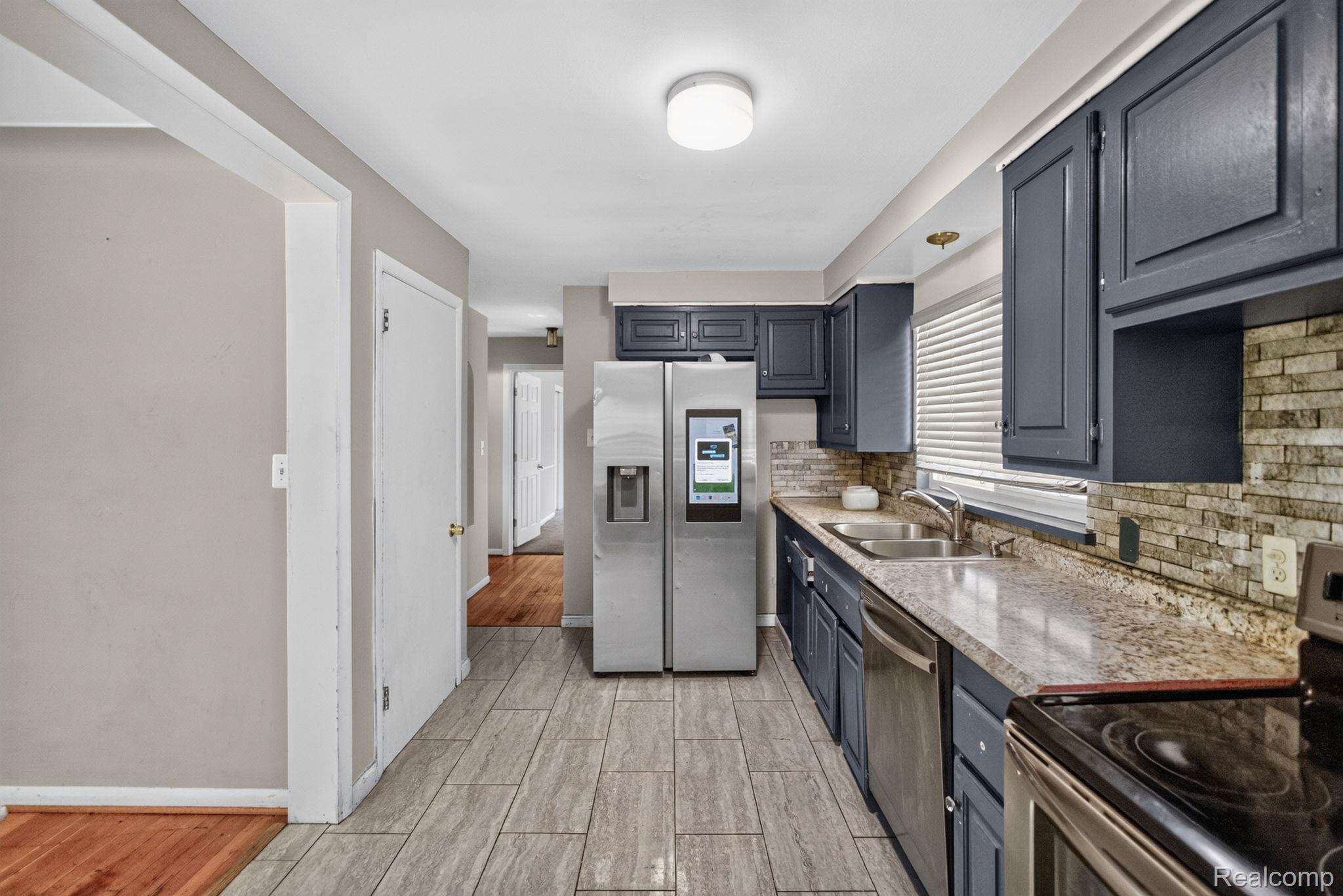 28025 Sunset Boulevard W