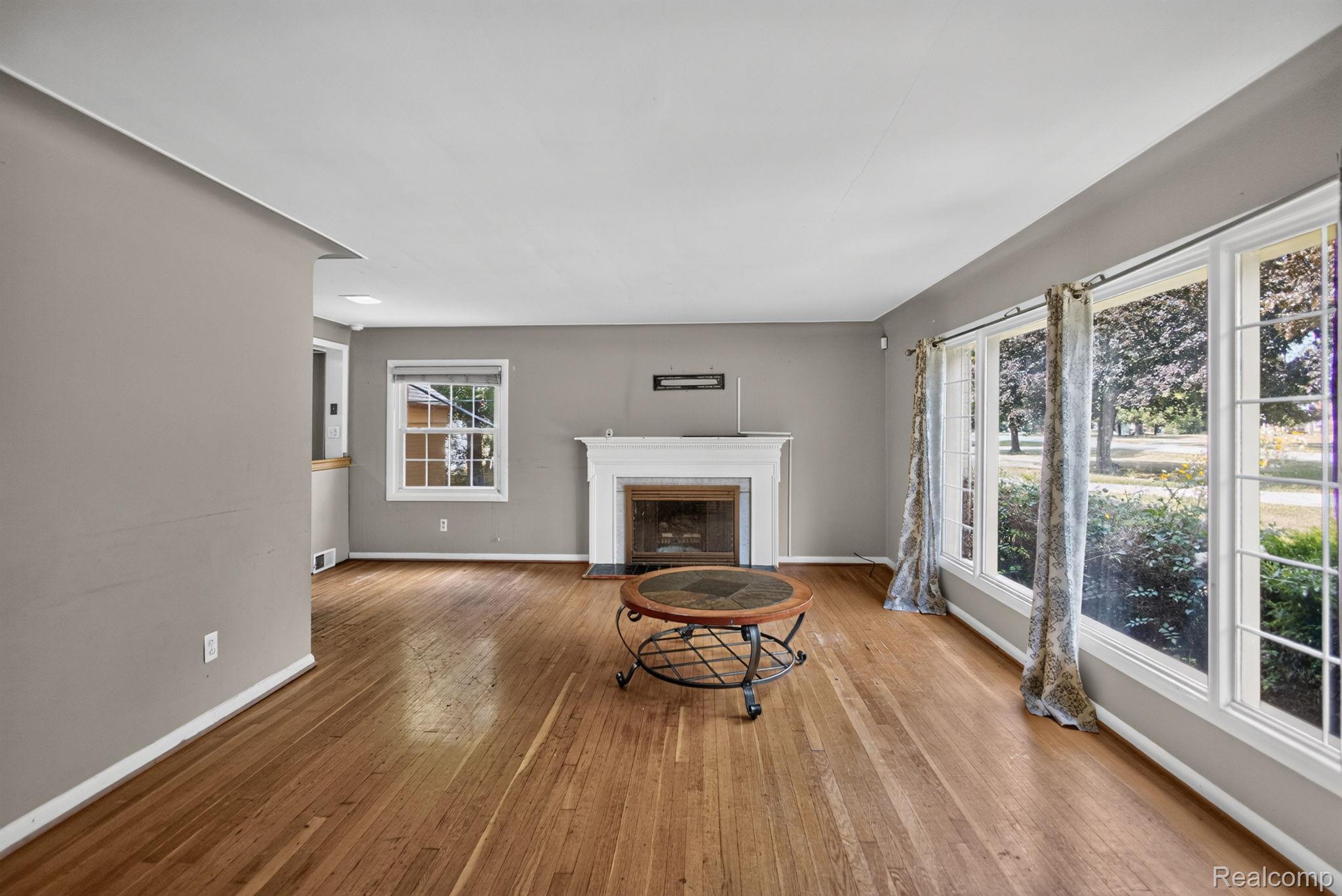 28025 Sunset Boulevard W