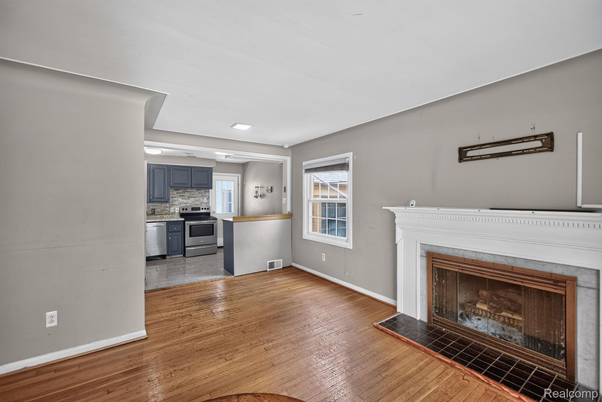 28025 Sunset Boulevard W