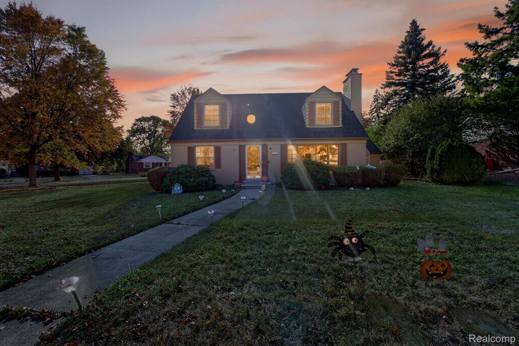 28025 Sunset Boulevard W