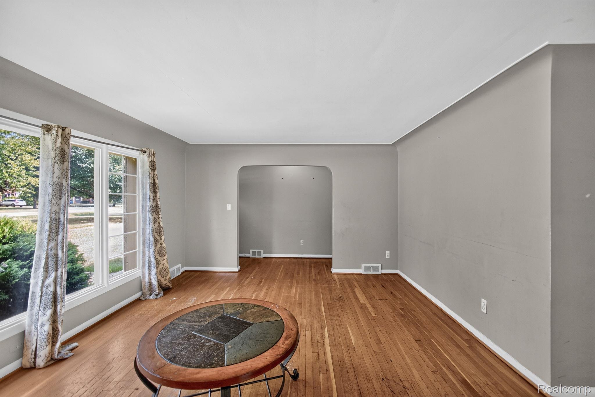 28025 Sunset Boulevard W