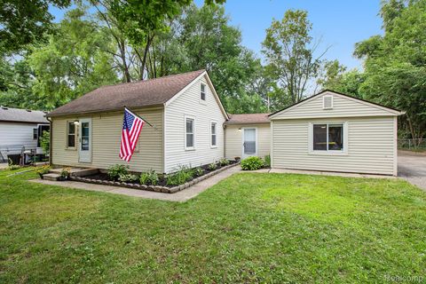 770 Brushwood Drive Wolverine Lake Village MI 48390