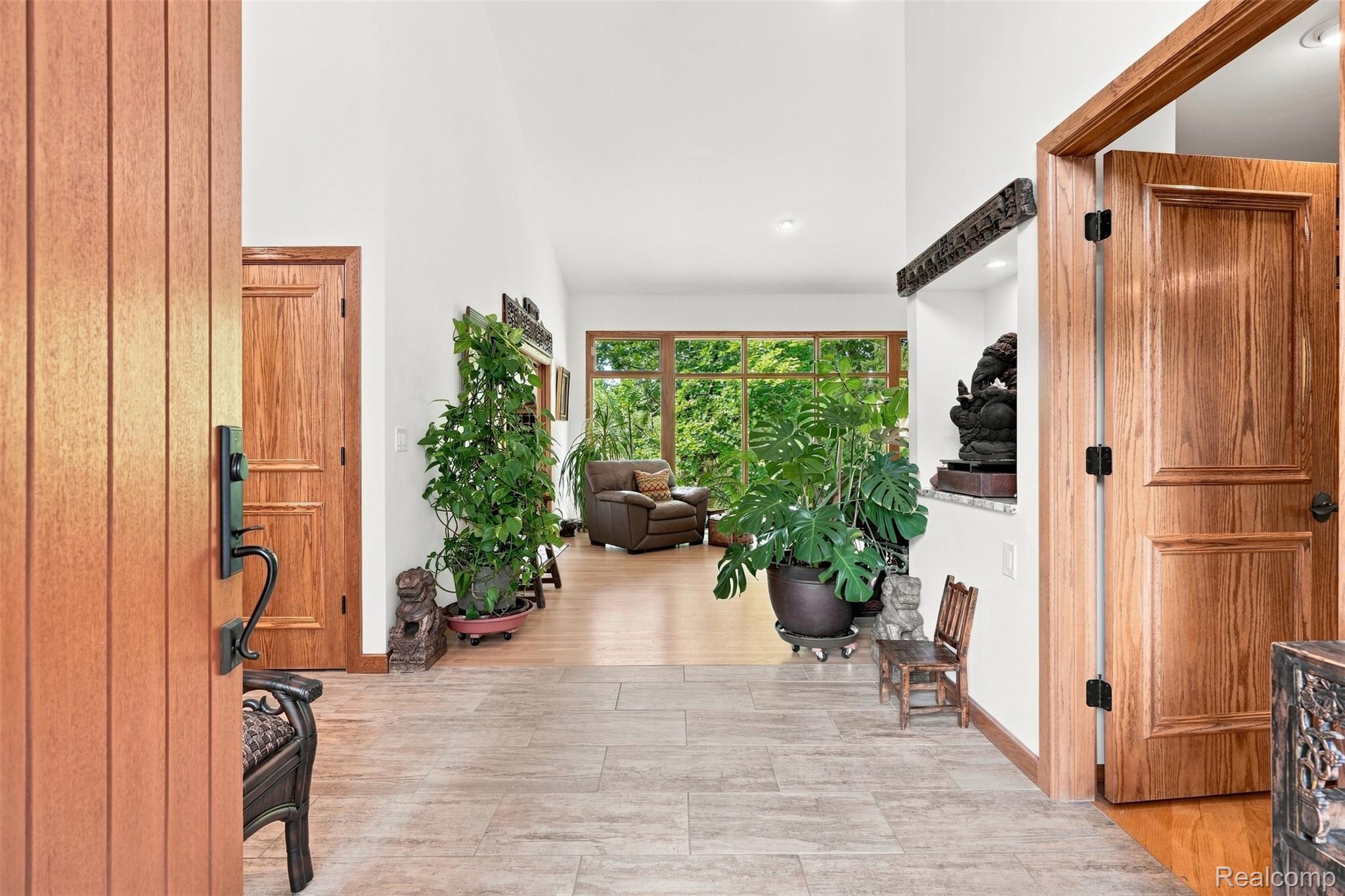 305 Wilshire Drive