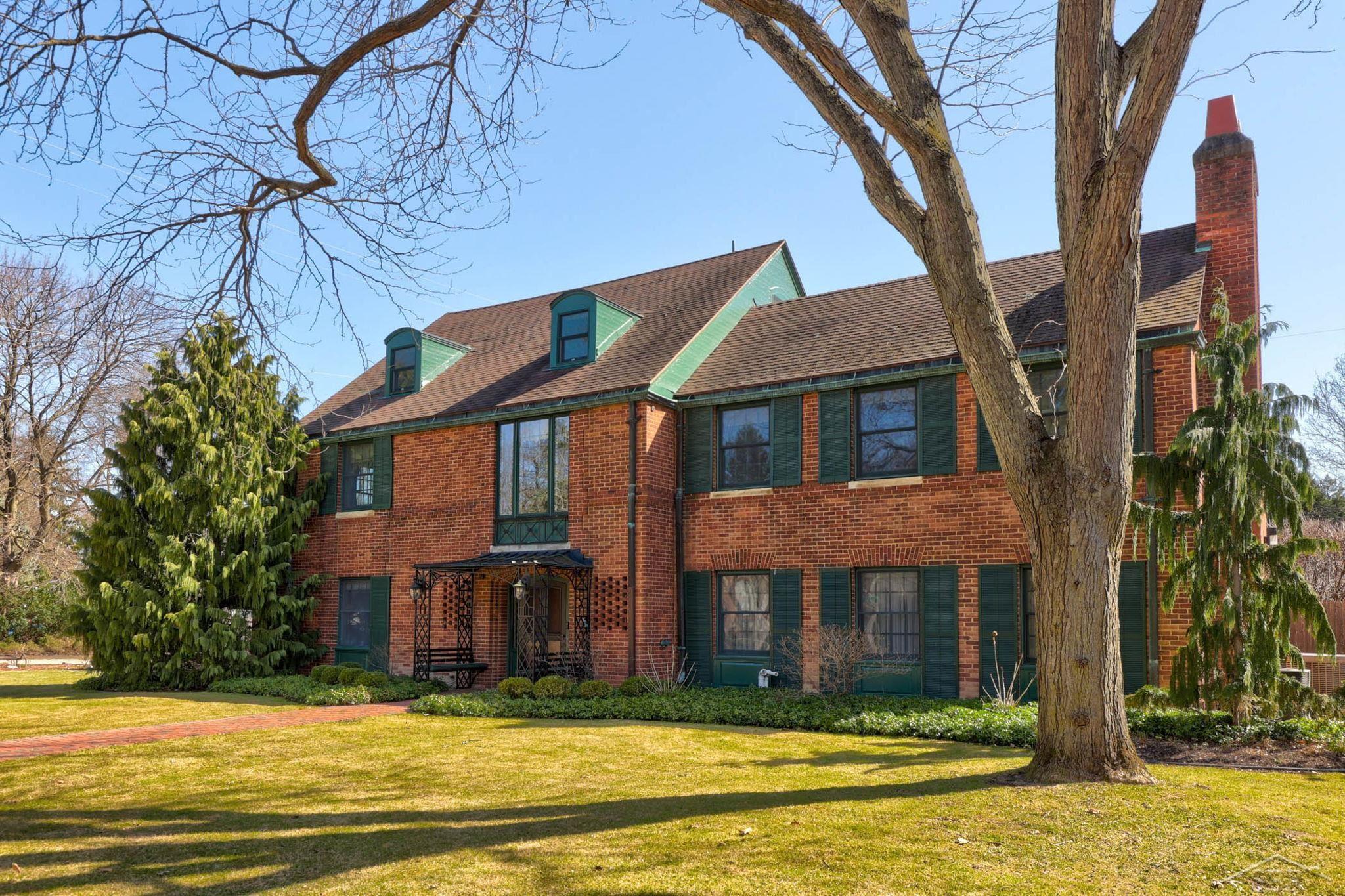 27 W Hannum Boulevard