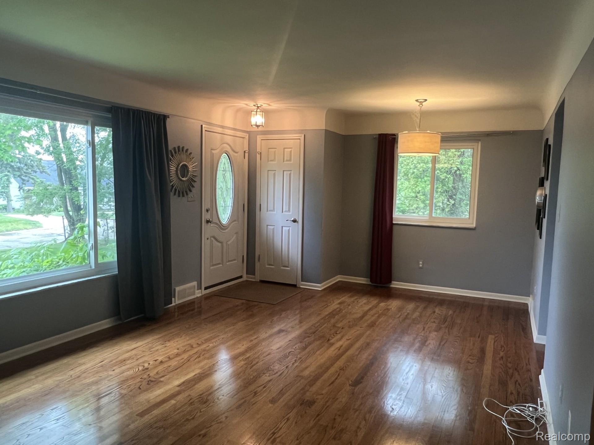 2734 Lakeridge