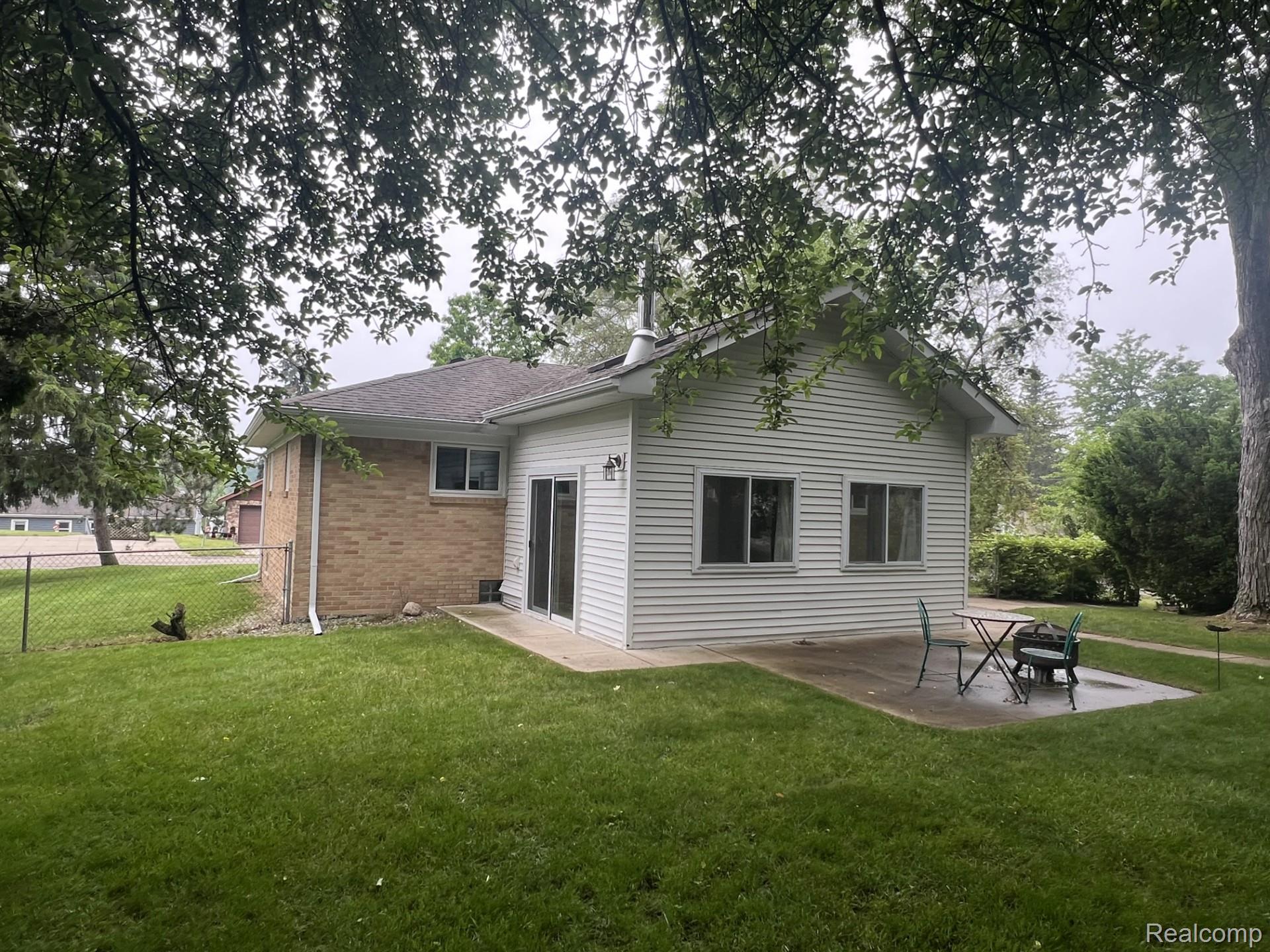 2734 Lakeridge