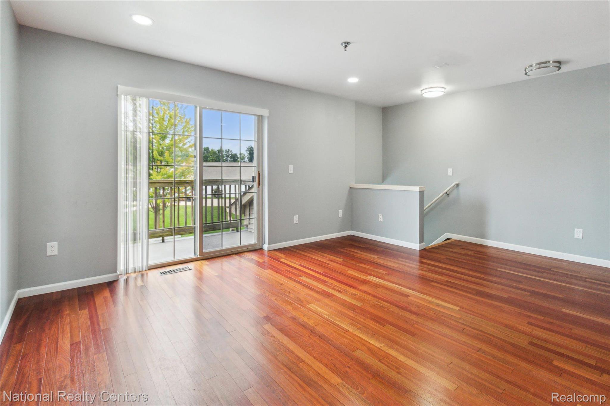 14151 LAKESIDE Boulevard N 46