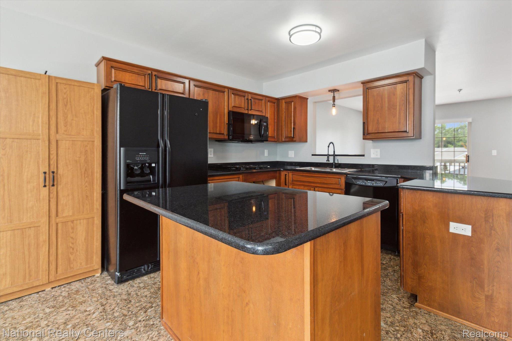 14151 LAKESIDE Boulevard N 46