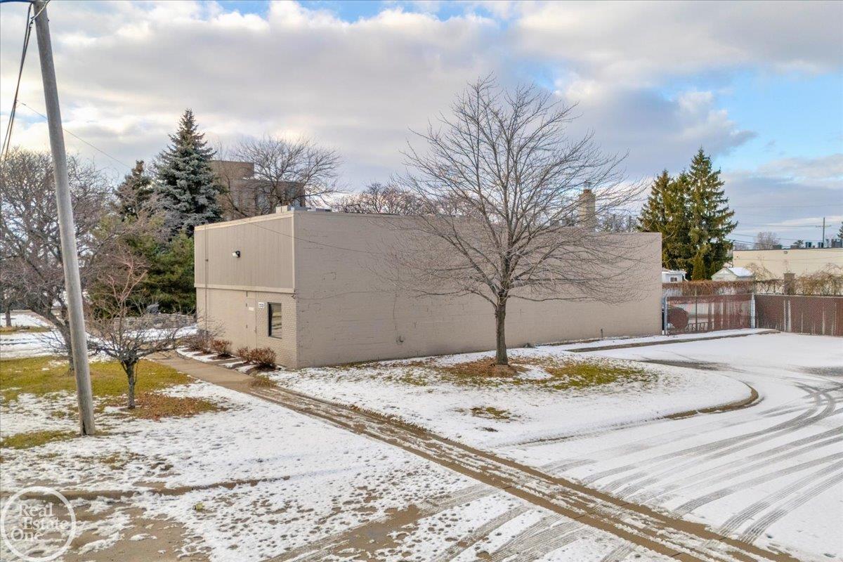 12525 E 9 Mile Road