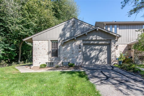 Photo of 1821 Van Hill Court, Rochester Hills City, MI 48309 (MLS # 20261074253)
