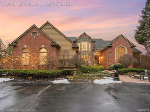 390 E Square Lake Road Troy City MI 48085