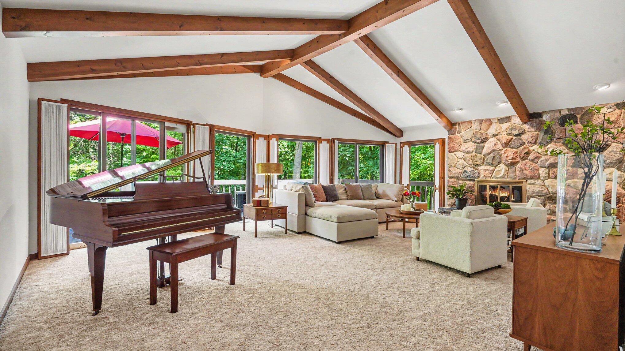 5595 Mountain Road