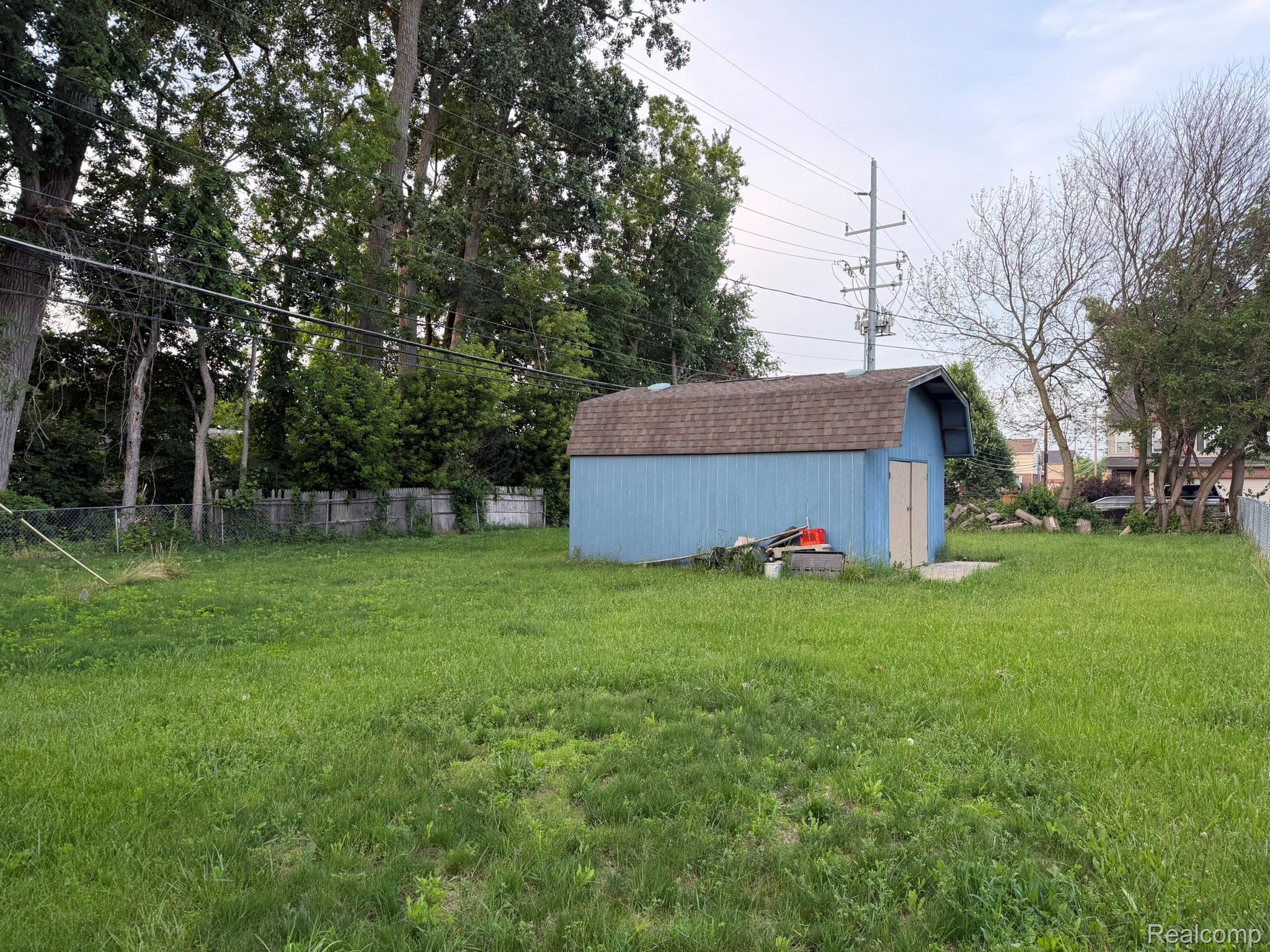 5775 N Dowling