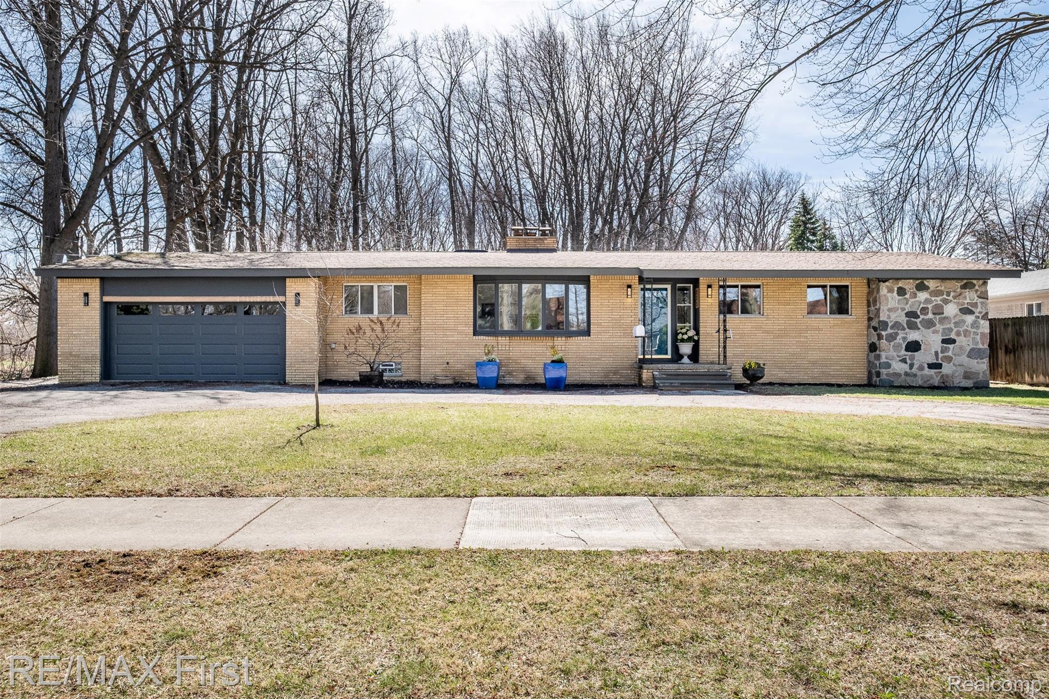 905 W Parker Avenue