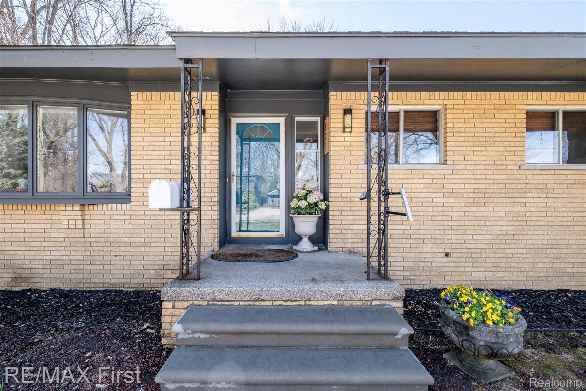 905 W Parker Avenue