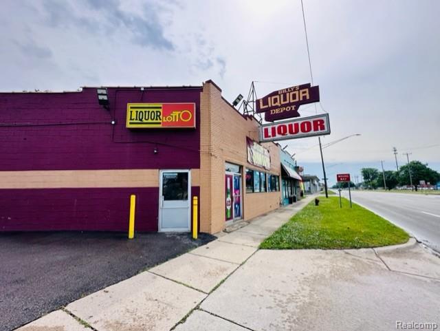 27222 Grand River Avenue