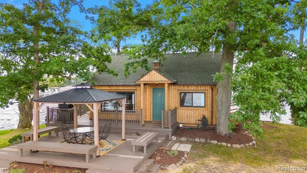 10086 KING RD, DAVISBURG, MI 48350 - Image e27a6223ff6ccf5aed6cf4bdd7201817/2347231656