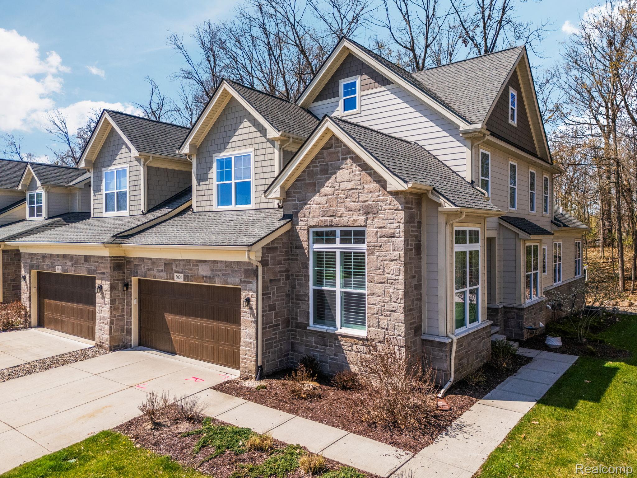 3020 N Spurway Drive
