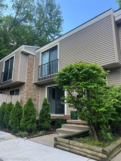 Photo of 1403 Oakbrook E #93, Rochester Hills City, MI 48307 (MLS # 20261041801)