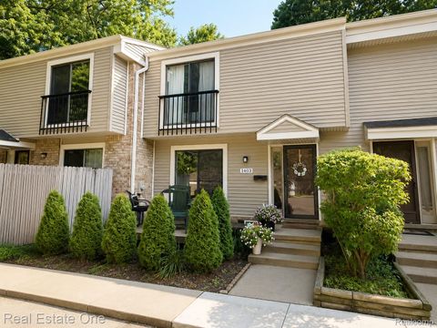 Photo of 1403 Oakbrook E #93, Rochester Hills City, MI 48307 (MLS # 20261041801)