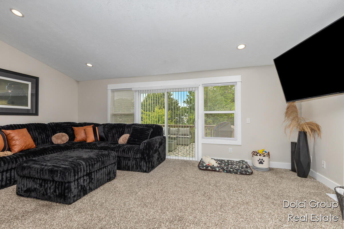 4682-4684 S Shooks Court