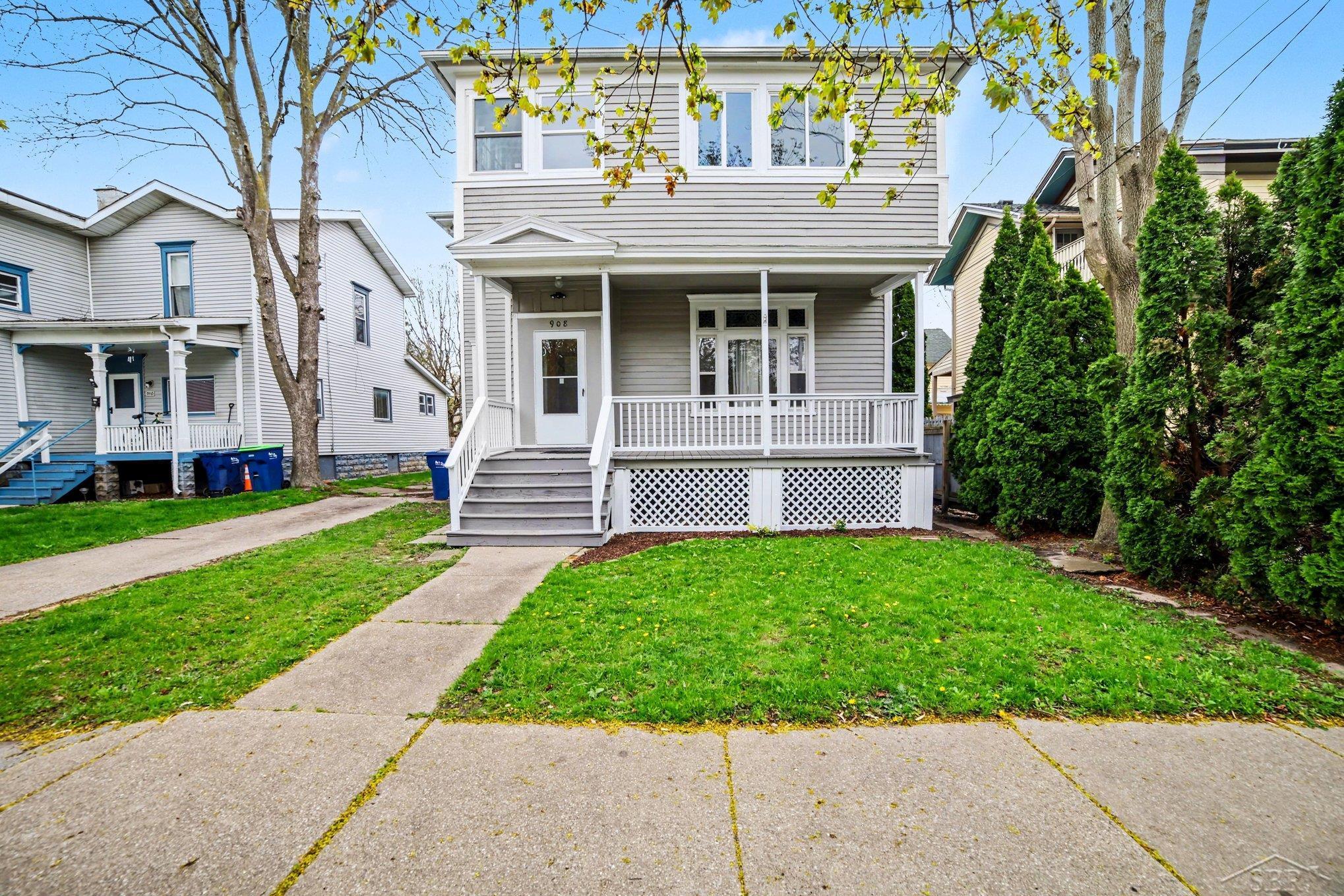 908 N Van Buren Street