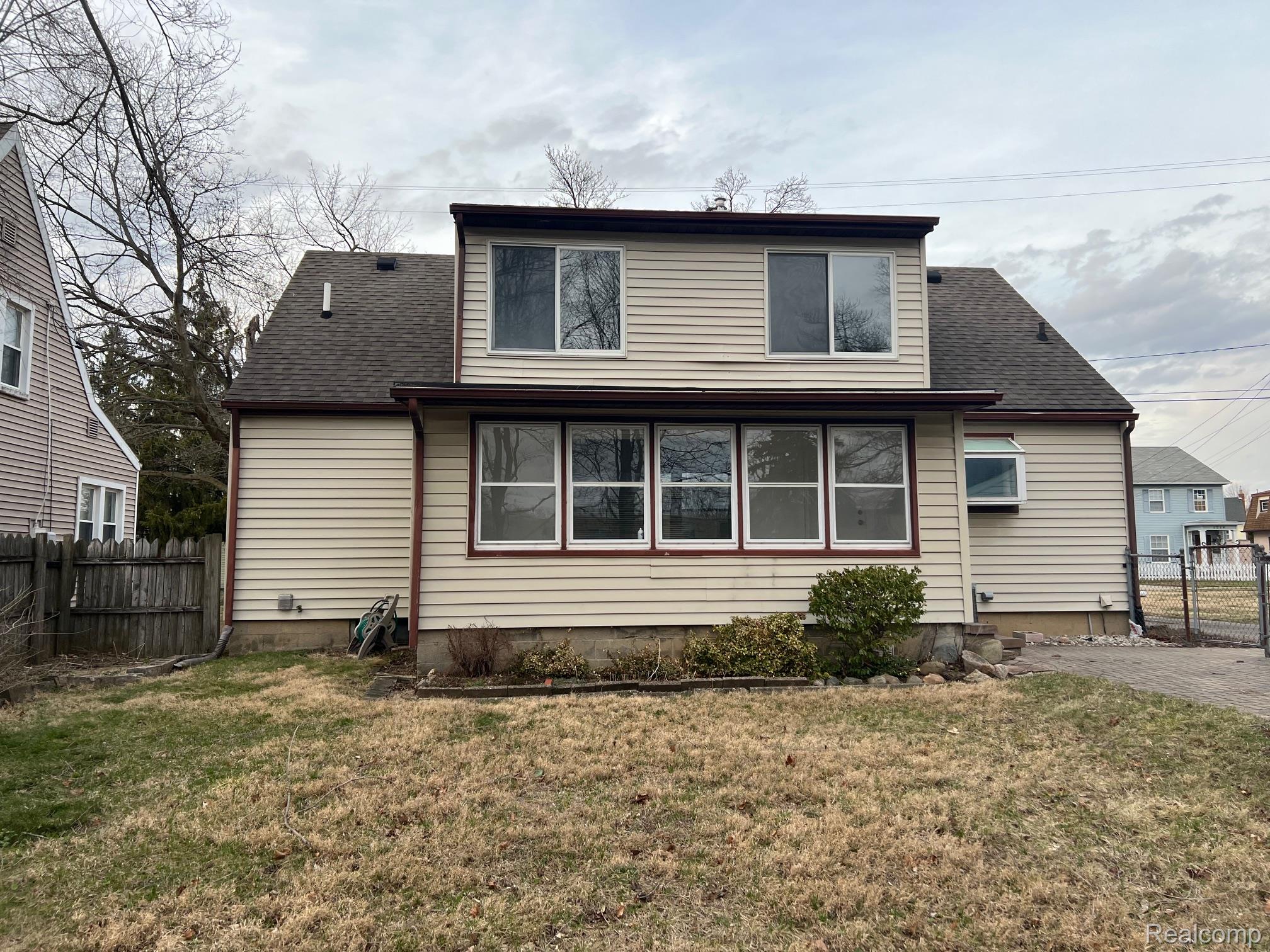 1275 University Avenue