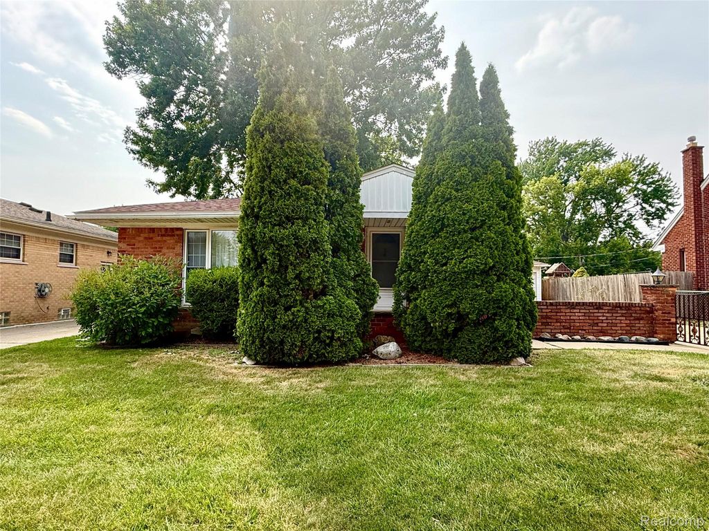 Photo of 24255 Flower Avenue, Eastpointe City, MI 48021 (MLS # 20261056266)