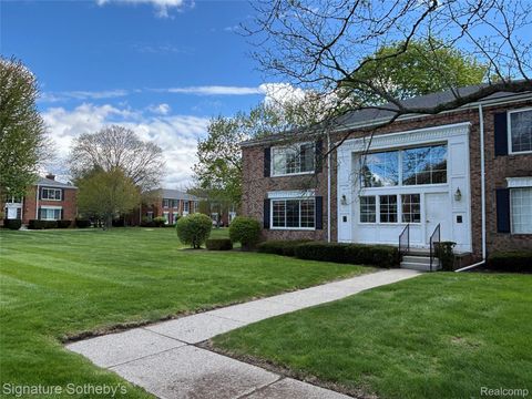 689 E Fox Hills Drive 65 Bloomfield Hills City MI 48304