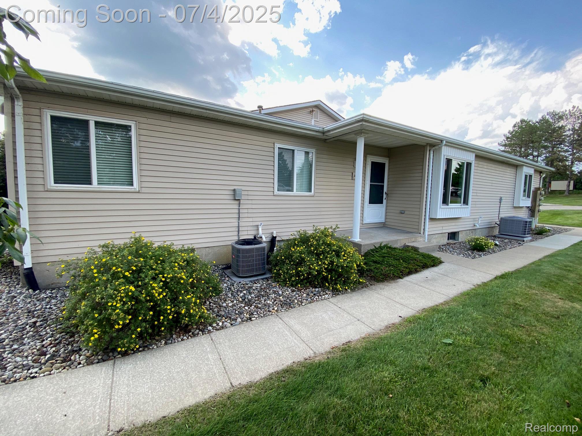1093 Lake Park Circle 6