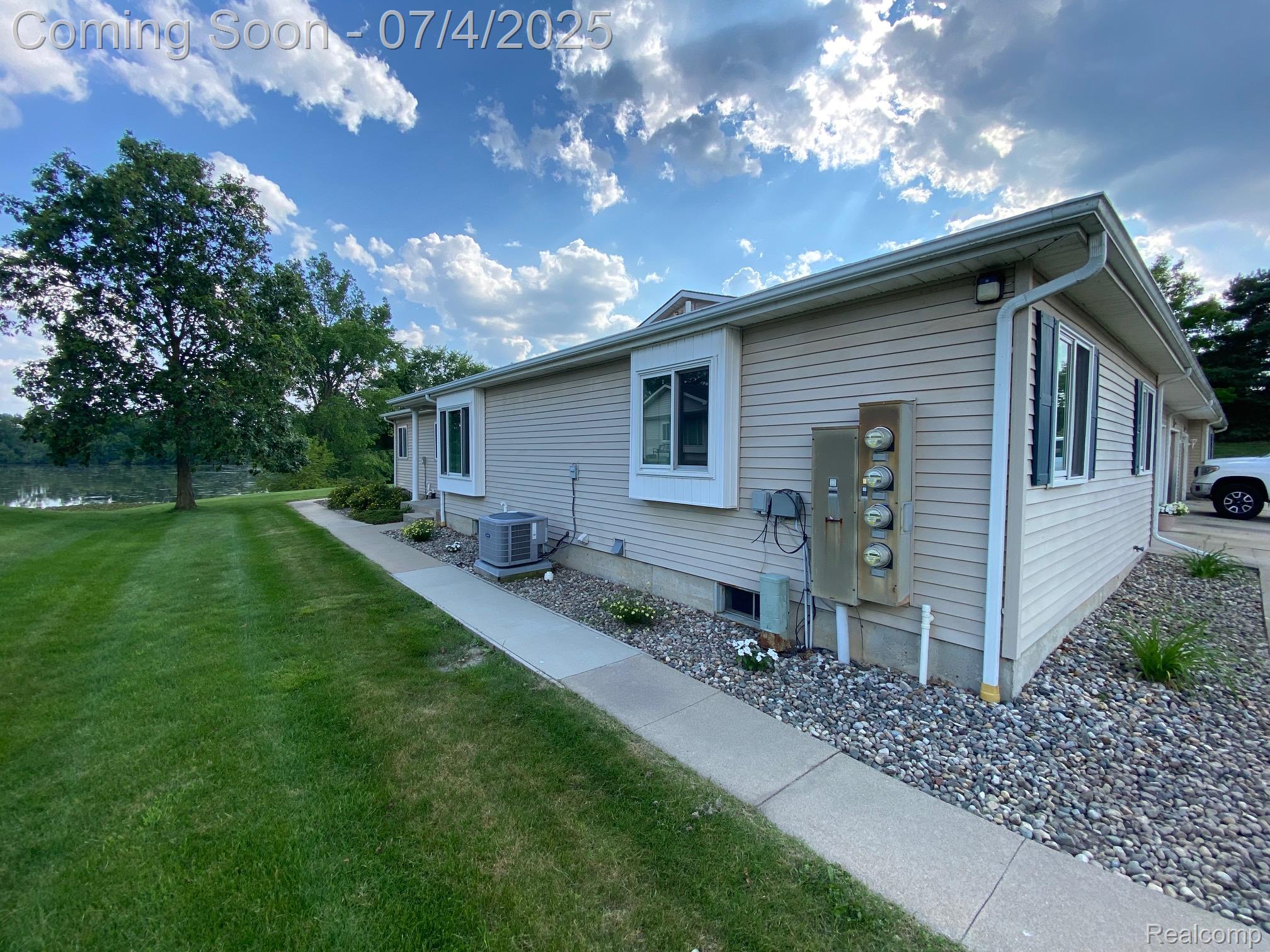 1093 Lake Park Circle 6