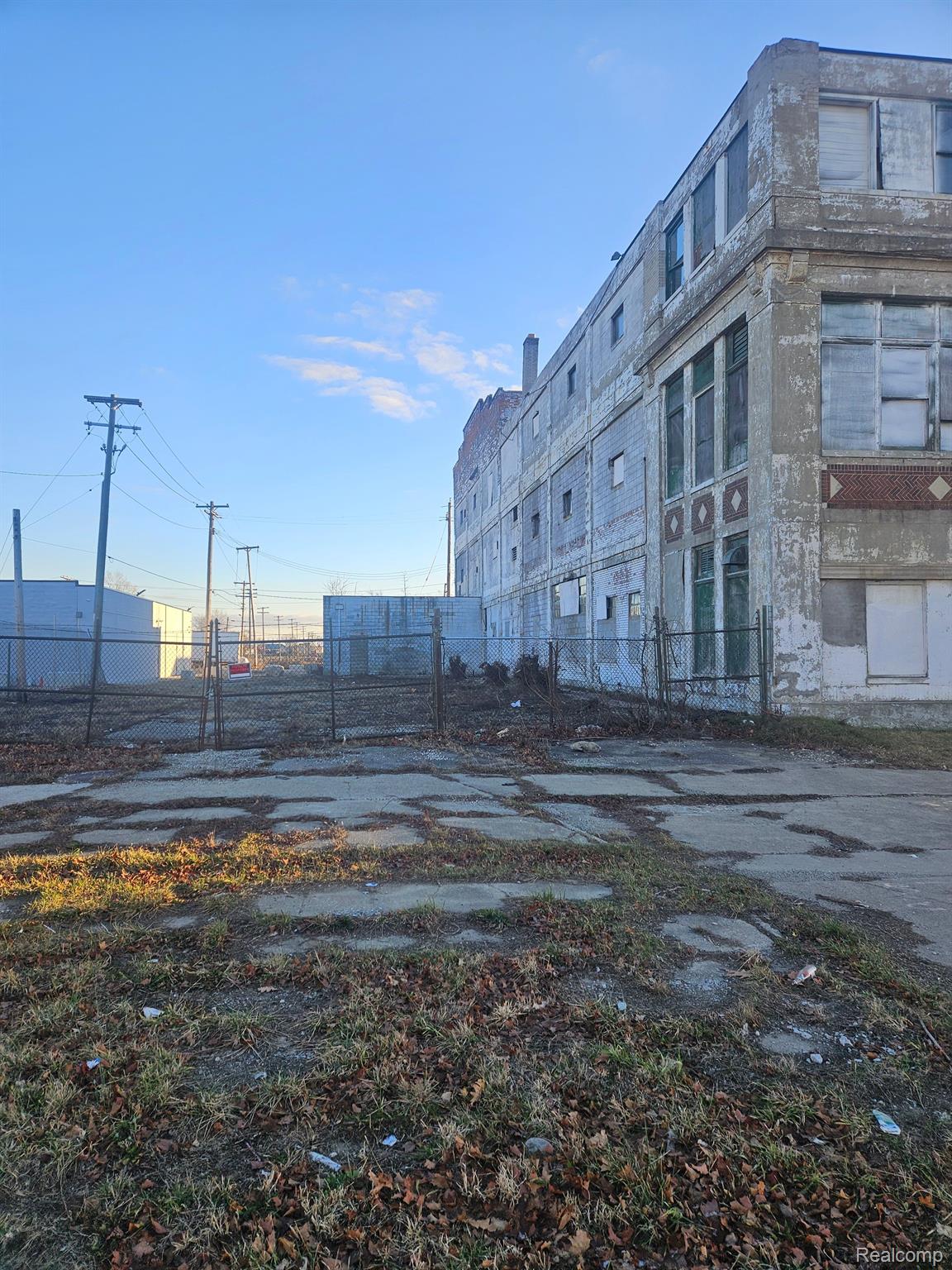 1625 E GRAND Boulevard