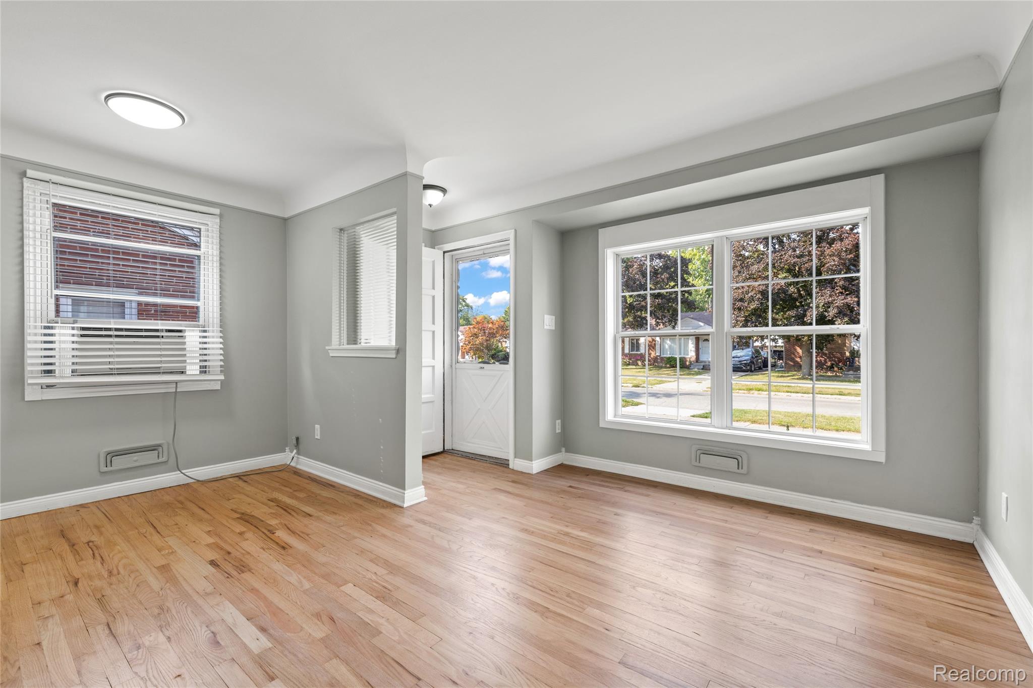 26251Somerset Somerset Drive