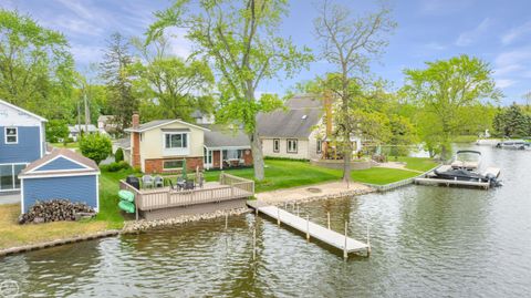 8878 Arlington Road White Lake Charter Township MI 48386