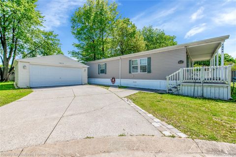 1822 Elizabeth Terrace Madison Heights City MI 48071