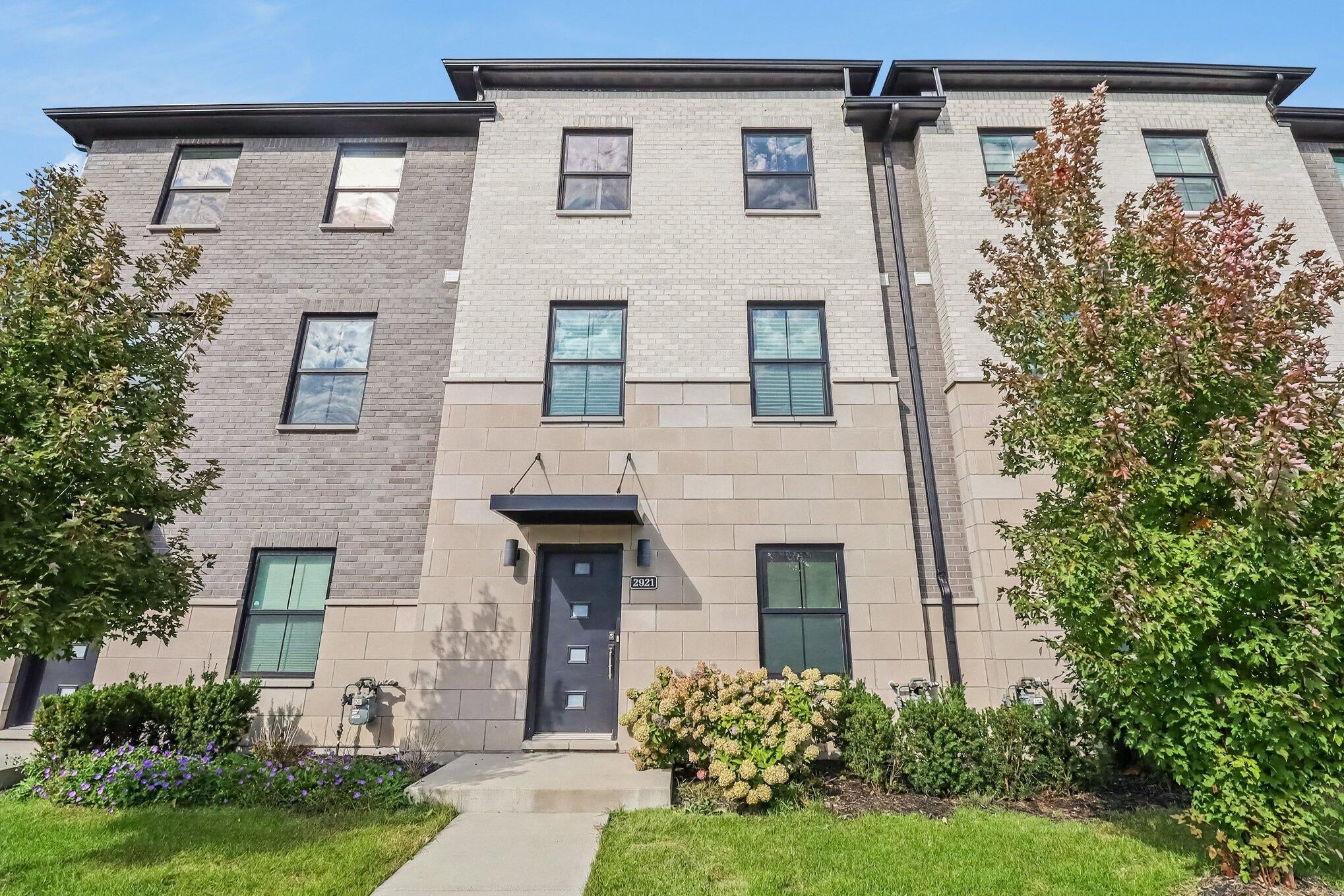 2921 Summers Place