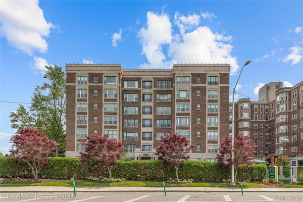 8120 E JEFFERSON AVE APT 4F, DETROIT, MI 48214 - Image e312738456ae37d7a929bc3cbd5db85d/3550193111