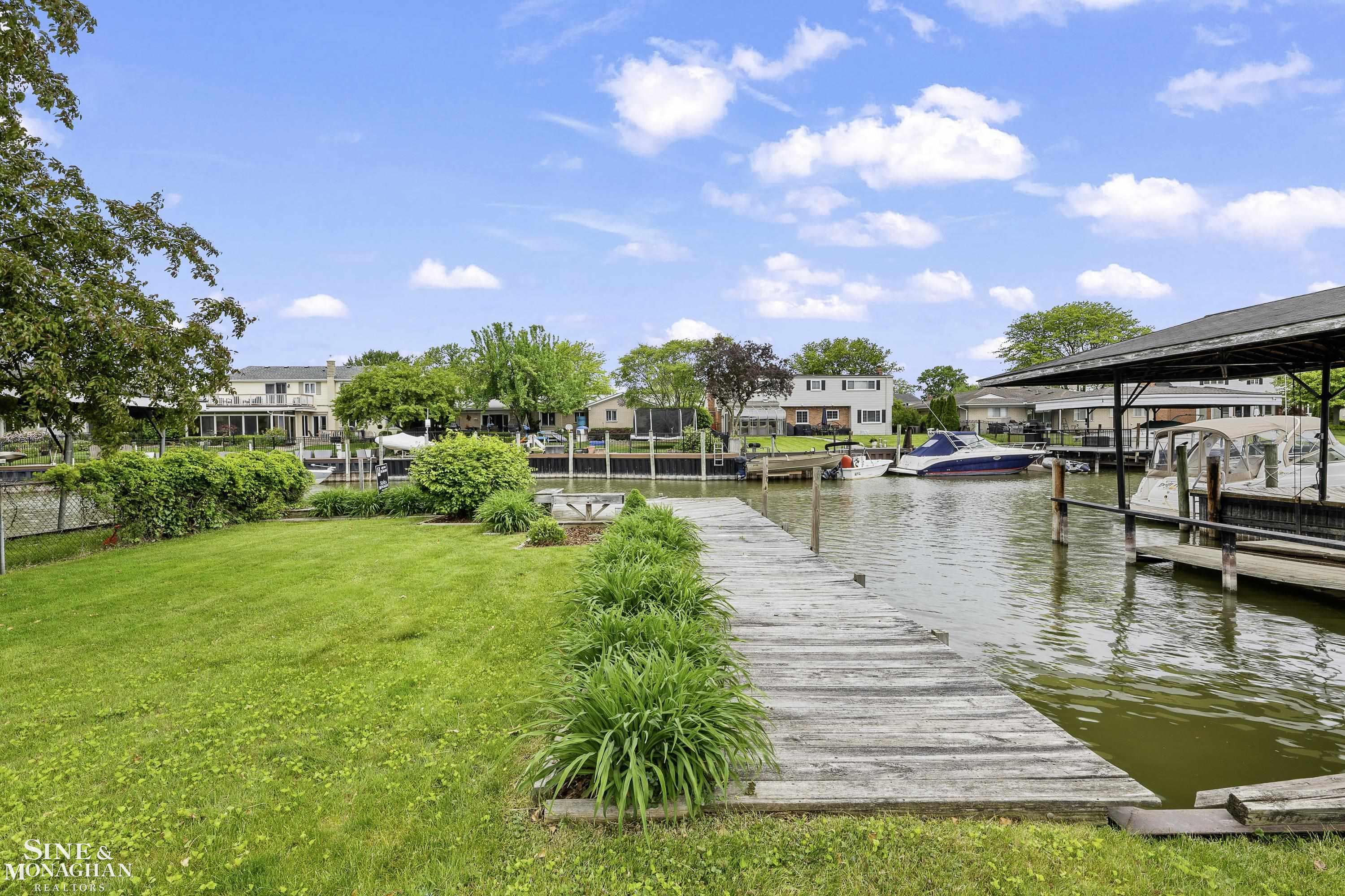 22511 Ardmore Park