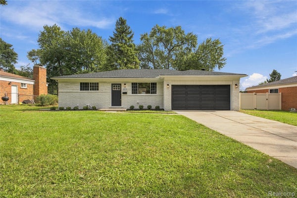 28128 BERKSHIRE DR, SOUTHFIELD, MI 48076 - Image e3163fc51a354fbba49fbb94ea02c8cd/3611802880