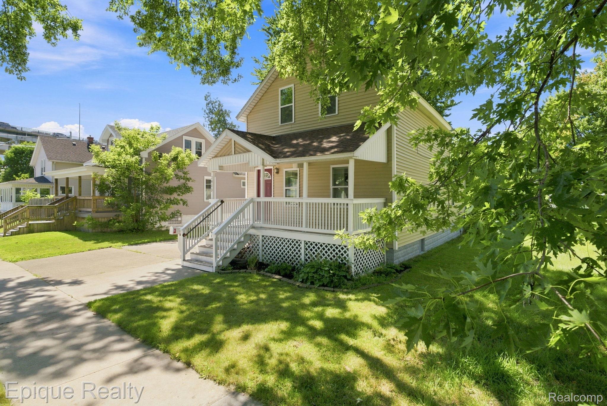 2413 Walnut Street