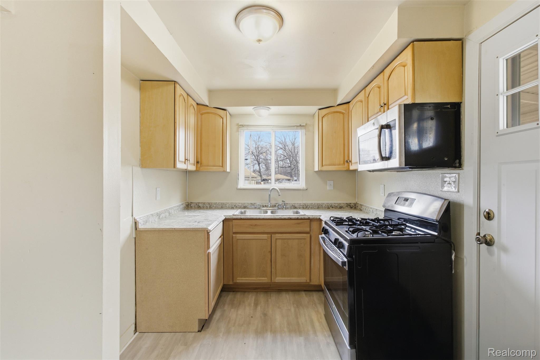 6011 Washington Street