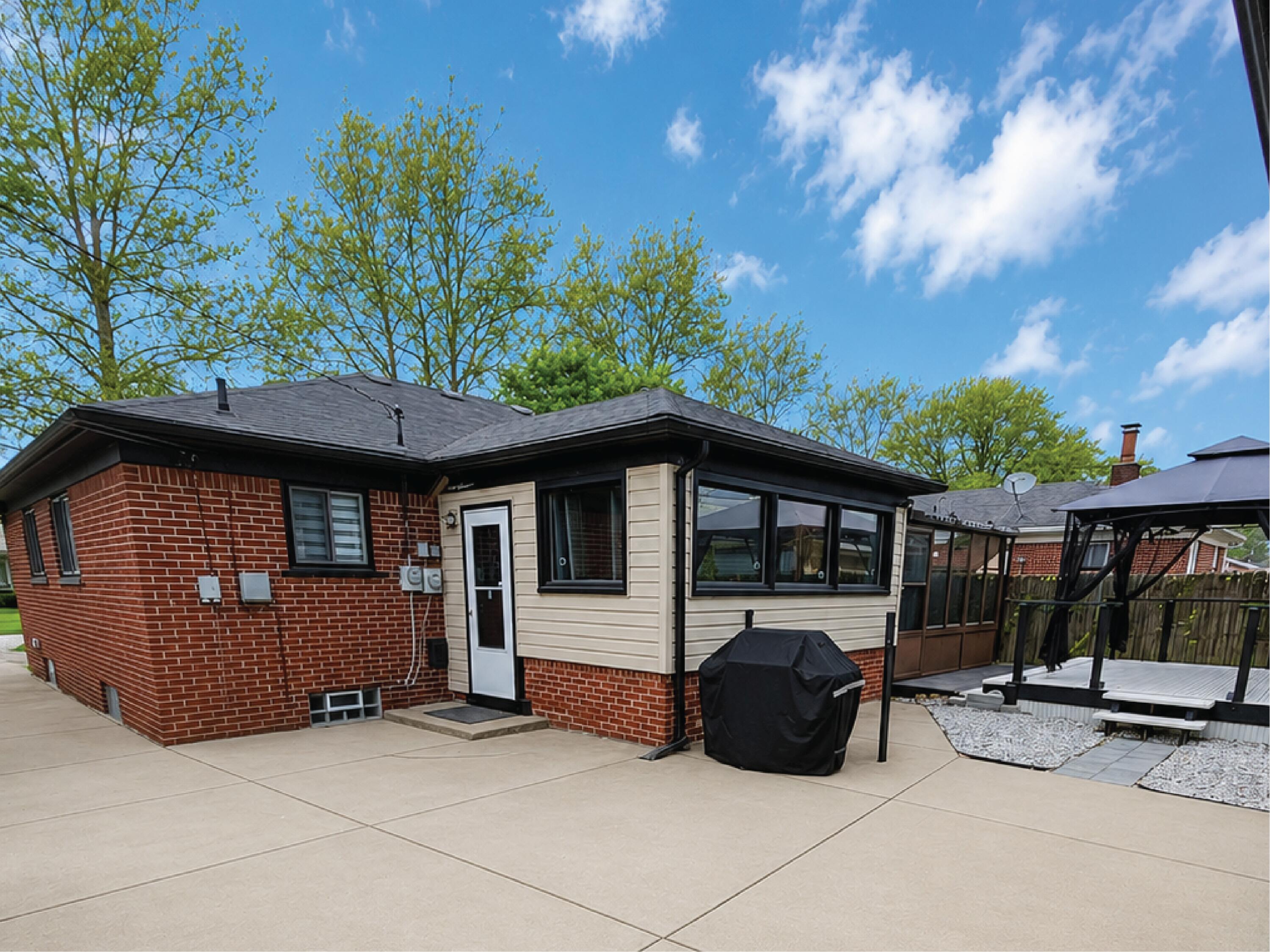 13042 Sioux Avenue
