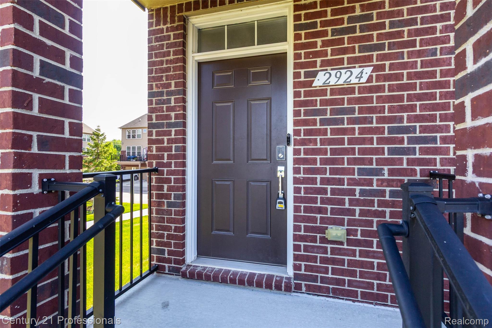 2924 Glenbar Circle
