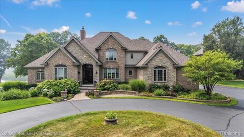 Photo of 718 Shrewsbury Drive, Orion Charter Township, MI 48348 (MLS # 20261055393)