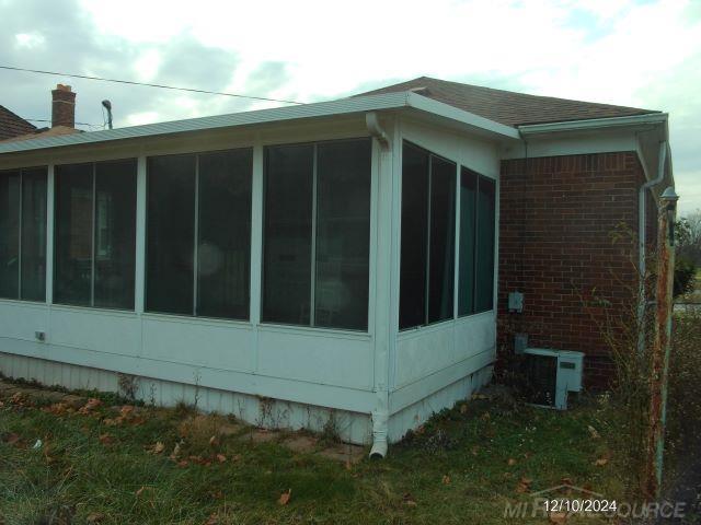 5727 E Outer Drive
