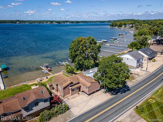 425 E SHORE DR, WHITMORE LAKE, MI 48189 - Image e348dabd3bb5acac45630d3e203cd978/1662232196