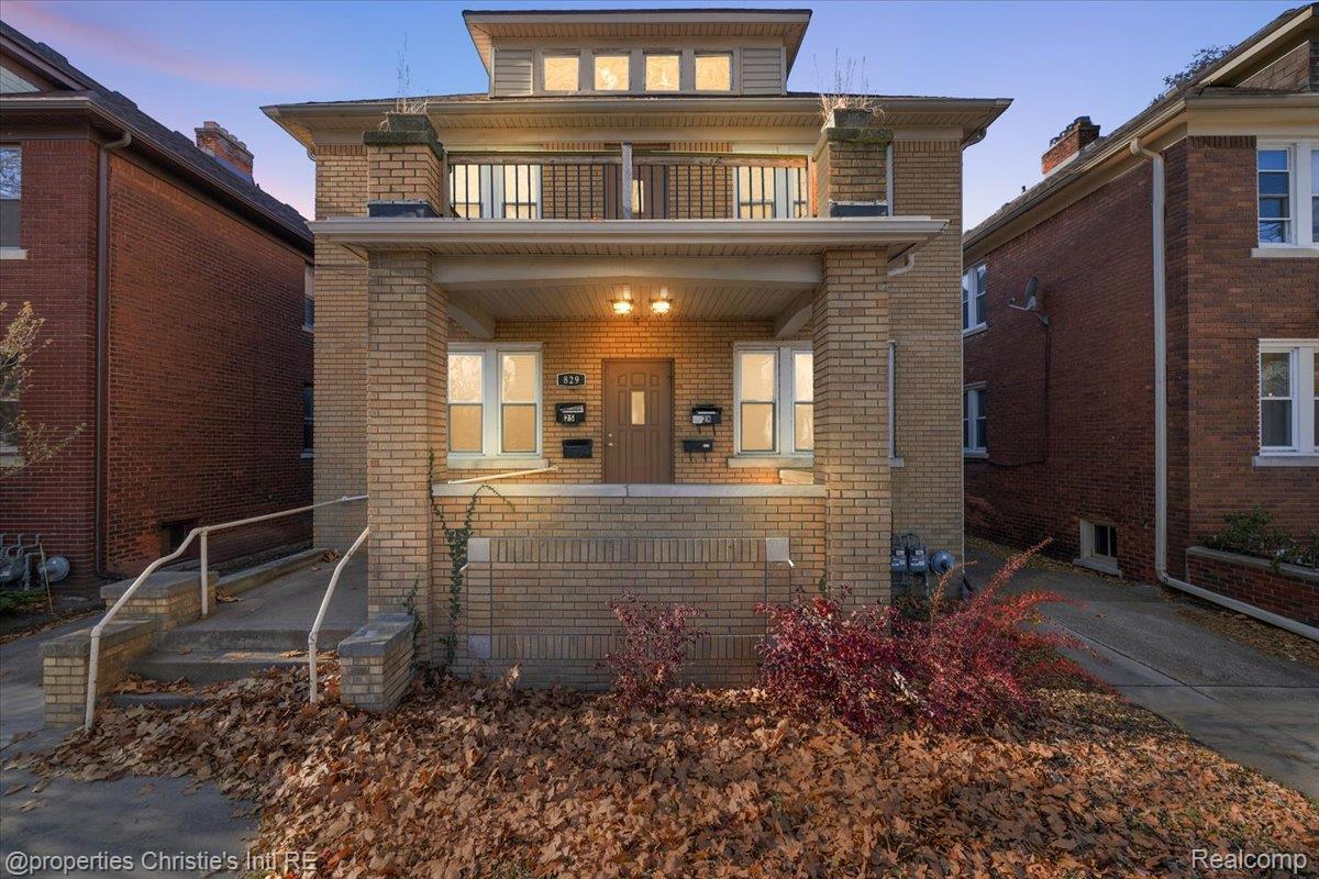 829 Beaconsfield Ave 2N